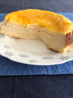 Una foto de Tarta de queso y naranja 🍊