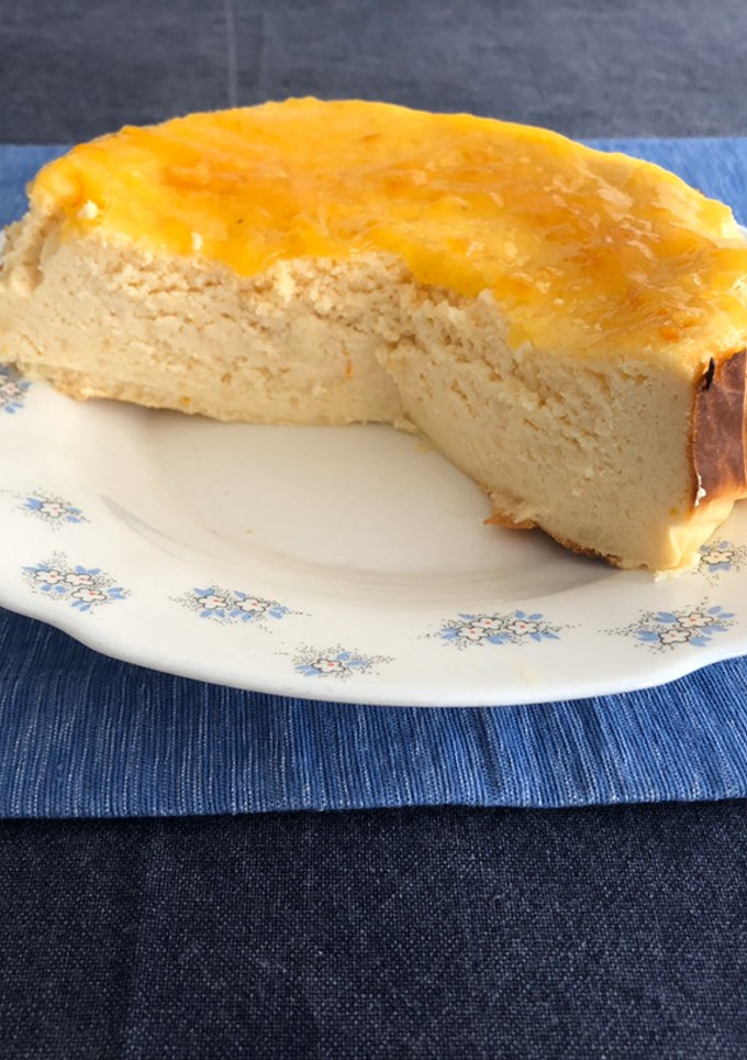 Una foto de Tarta de queso y naranja 🍊