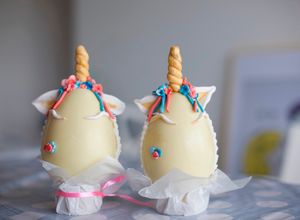 Una foto de Huevos de Pascua unicornio