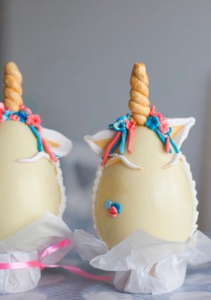 Una foto de Huevos de Pascua unicornio