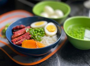 Una foto de Ramen con pelo de ángel