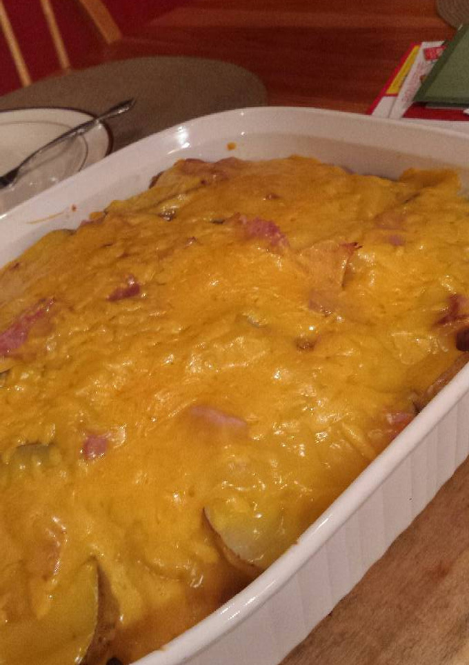 A picture of Extra Cheesy Ham and Potato Casserole.