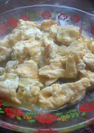 Una foto de Huevo con salsa de tomatillo