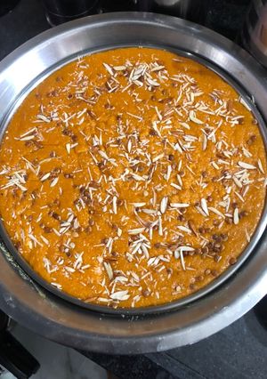 મોહનથાળ (Mohanthal Recipe in Gujarati) રેસીપી મુખ્ય ફોટો