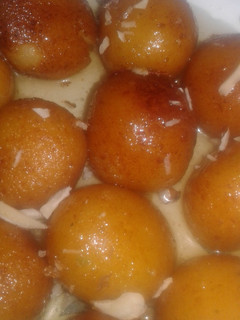 गुलाब जामुन (Gulab Jamun recipe in Hindi) रेसिपी मुख्य फोटो