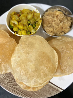 आलू मटर की सब्ज़ी (Aloo matar ki sabzi recipe in Hindi) रेसिपी मुख्य फोटो