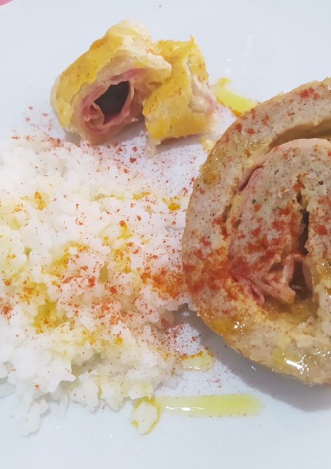 Una foto de Rollo de carne con hummus y bacon