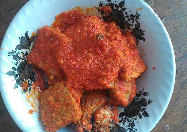Langkah Mudah untuk Membuat Ikan asap Tempe Bumbu Mercon, Sempurna