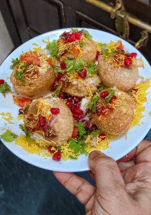 स्ट्रीट स्टाइल दही सेवपुरी (Street style dahi sev puri recipe in hindi) रेसिपी मुख्य फोटो