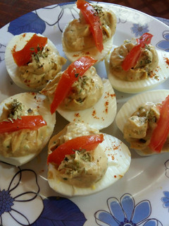 Una foto de Huevos rellenos! Simples.. al curry o al tandoori