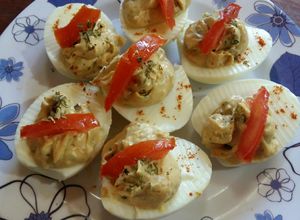 Una foto de Huevos rellenos! Simples.. al curry o al tandoori