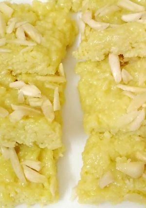 खोये की बर्फी (Khoye ki burfi recipe in hindi) रेसिपी मुख्य फोटो
