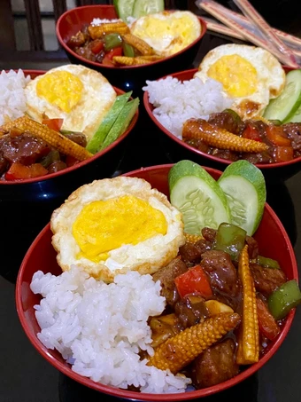 Langkah Mudah untuk Membuat Resep Rice Bowl Sapi Lada Hitam minus Bombay yang Enak