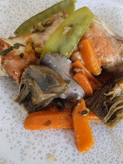 Una foto de Conejo con verduras