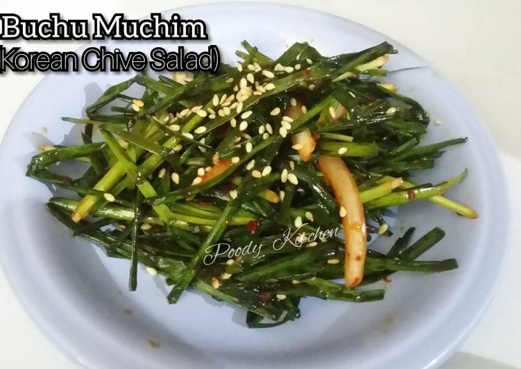 Cara Mudah Menyiapkan Buchu Muchim (Korean Chive Salad) Super Lezat