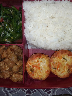 Foto resep Bekal sekolah 😁 (kroket tahu, tumis kangkung, bakso goyeng)