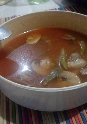 Una foto de Sopa de champiñones y nopales