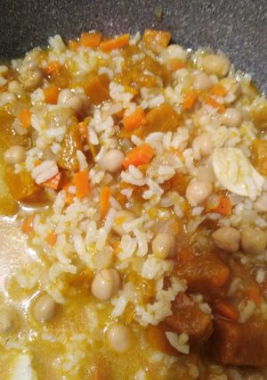 Una foto de Garbanzos con arroz 🍲 💕