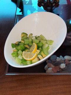 Una foto de Ensalada de apio y palta