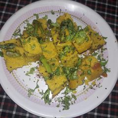 A picture of Khaman dhokla.