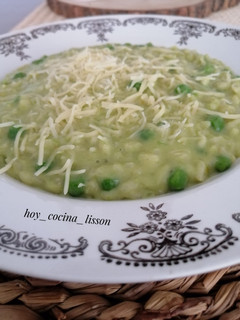 Una foto de Arroz con guisantes y queso