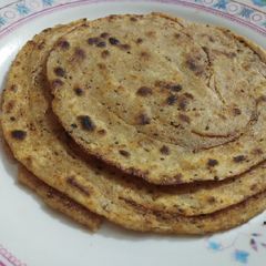 A picture of Namak mirch paratha.