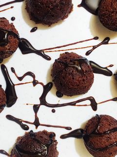 मिनी चोको केक (mini choco cake recipe in hindi) रेसिपी मुख्य फोटो