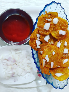બટાકાના ભજીયા(bataka bhajiya recipe in gujarati) રેસીપી મુખ્ય ફોટો