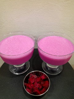 ડ્રેગન ફ્રુટ સ્મુધી (Dragon Fruit Smoothie Recipe In Gujarati) રેસીપી મુખ્ય ફોટો