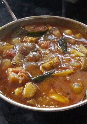 சின்ன வெங்காயம் கத்தரிக்காய் காரக்குழம்பு (Kaara kulambu Recipe in Tamil) செய்முறை முக்கிய புகைப்படம்