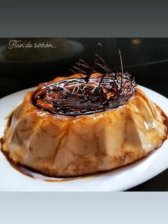Una foto de Flan de turrón