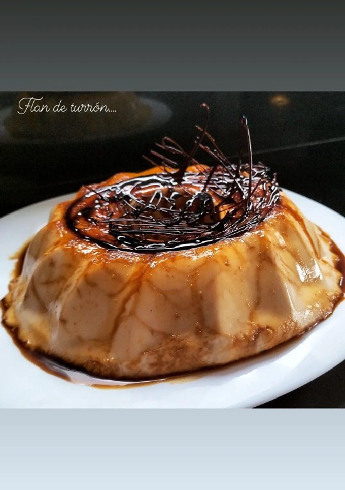 Una foto de Flan de turrón