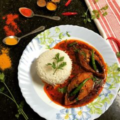 A picture of Ilish Macher Tel Jhaal.