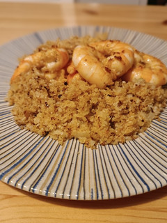 Una foto de Migas de coliflor sabor Cookpad con langostinos