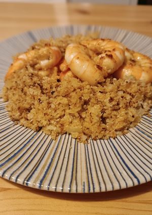 Una foto de Migas de coliflor sabor Cookpad con langostinos