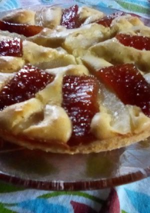 Una foto de Torta individual c/membrillo y 🍐