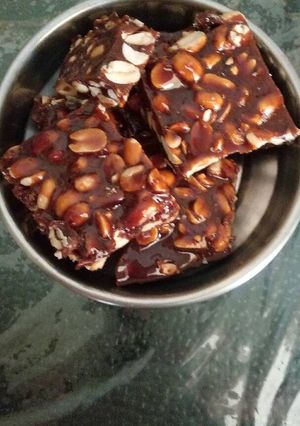 मूँगफली की चिक्की (Moogfalli ki Chikki recipe in hindi) रेसिपी मुख्य फोटो