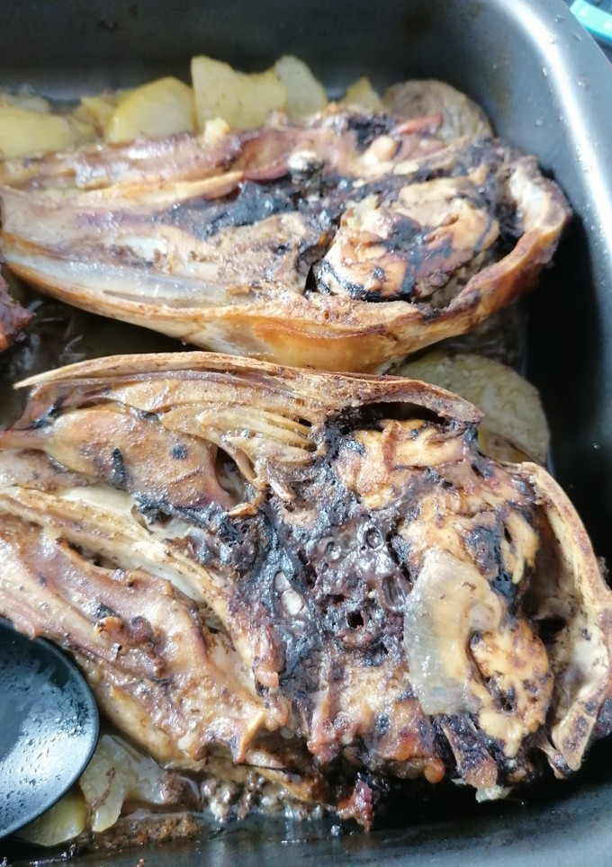 Una foto de Cabeza de cordero al horno