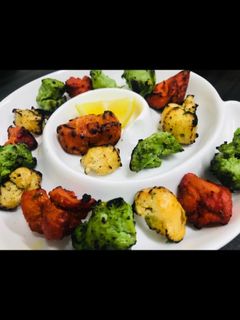 மூவண்ண சிக்கன் டிக்கா (Tricolor Chicken Tikka Recipe in Tamil) செய்முறை முக்கிய புகைப்படம்