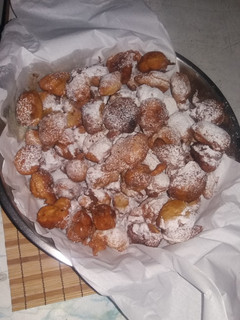 Una foto de Buñuelos de manzana y canela