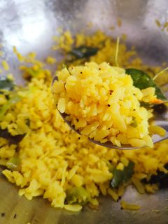 पोहा (poha ladoo recipe in Hindi) रेसिपी मुख्य फोटो