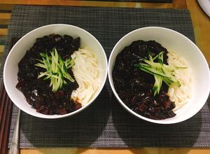 Hình của món Jjajangmyeon Mỳ tương đen Hàn Quốc 🍜🍜.