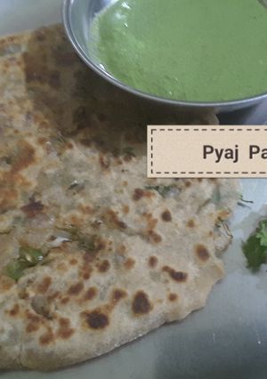 A picture of Pyaj Paratha.