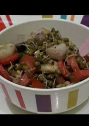 स्प्राउट चाट (sprout chaat recipe in Hindi) रेसिपी मुख्य फोटो