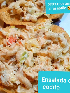 Una foto de Ensalada de coditos con mayonesa y verduras