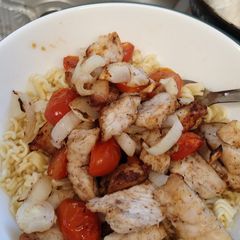 A picture of Salt & pepper chicken with noodles 🍜.