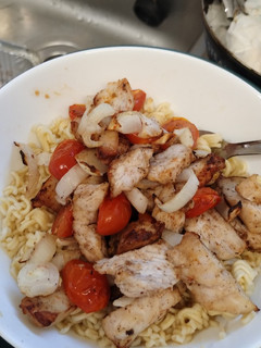 A picture of Salt & pepper chicken with noodles 🍜.