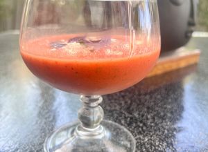Une photo de Gaspacho tomates / pastèque / basilic 🌿 🍅🍉