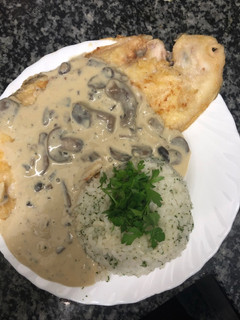 Una foto de 108. Lenguado con salsa de setas (principal pescado)