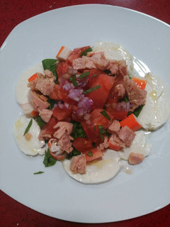 Una foto de Ensalada de espinacas y Mozzarela